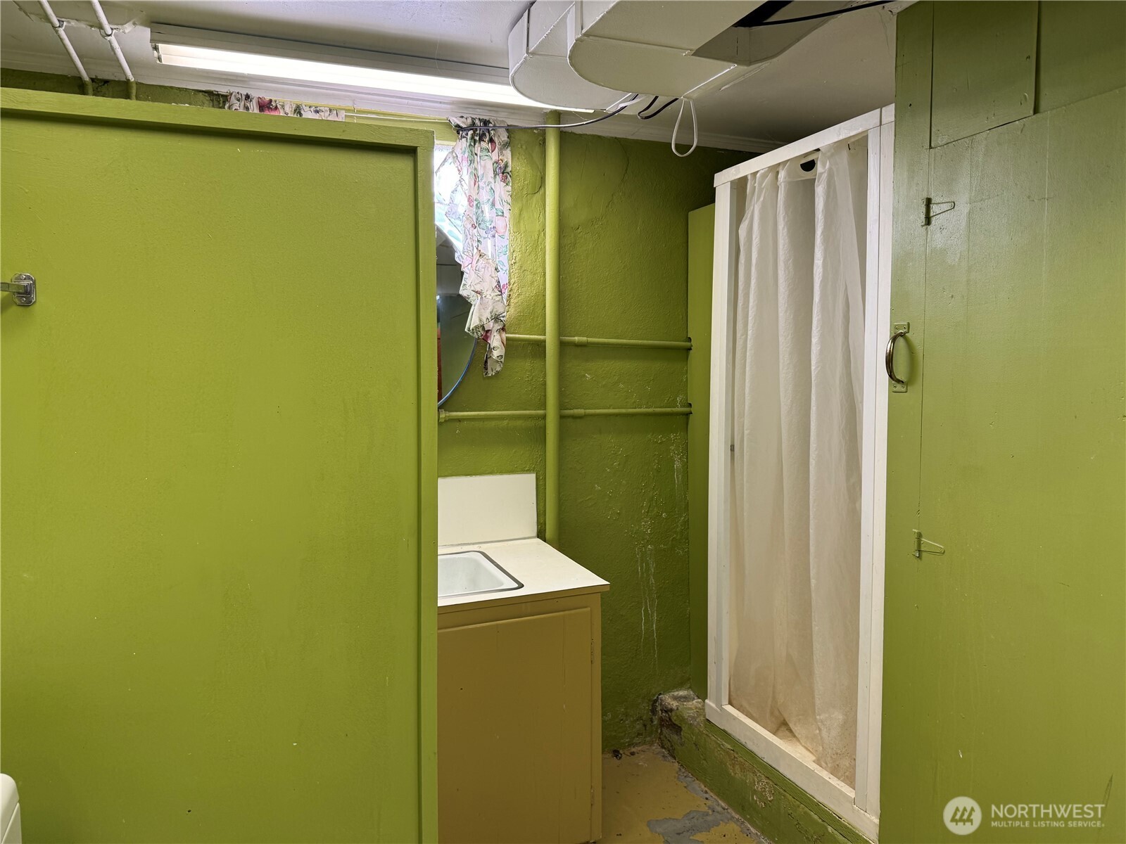 Omak, Washington 98841, United States, 3 Bedrooms Bedrooms, ,2 BathroomsBathrooms,Residential,Active,228593