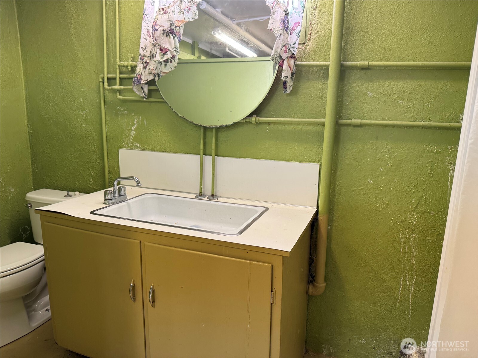 Omak, Washington 98841, United States, 3 Bedrooms Bedrooms, ,2 BathroomsBathrooms,Residential,Active,228593