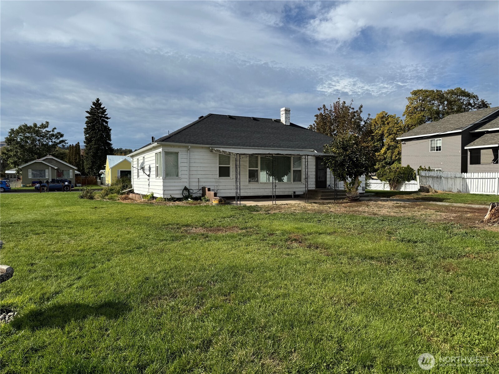 Omak, Washington 98841, United States, 3 Bedrooms Bedrooms, ,2 BathroomsBathrooms,Residential,Active,228593