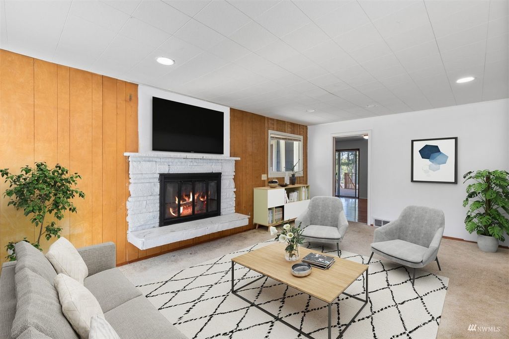Photo of 1038 S 124th Street, Seattle, WA 98168 (MLS # 1988077)