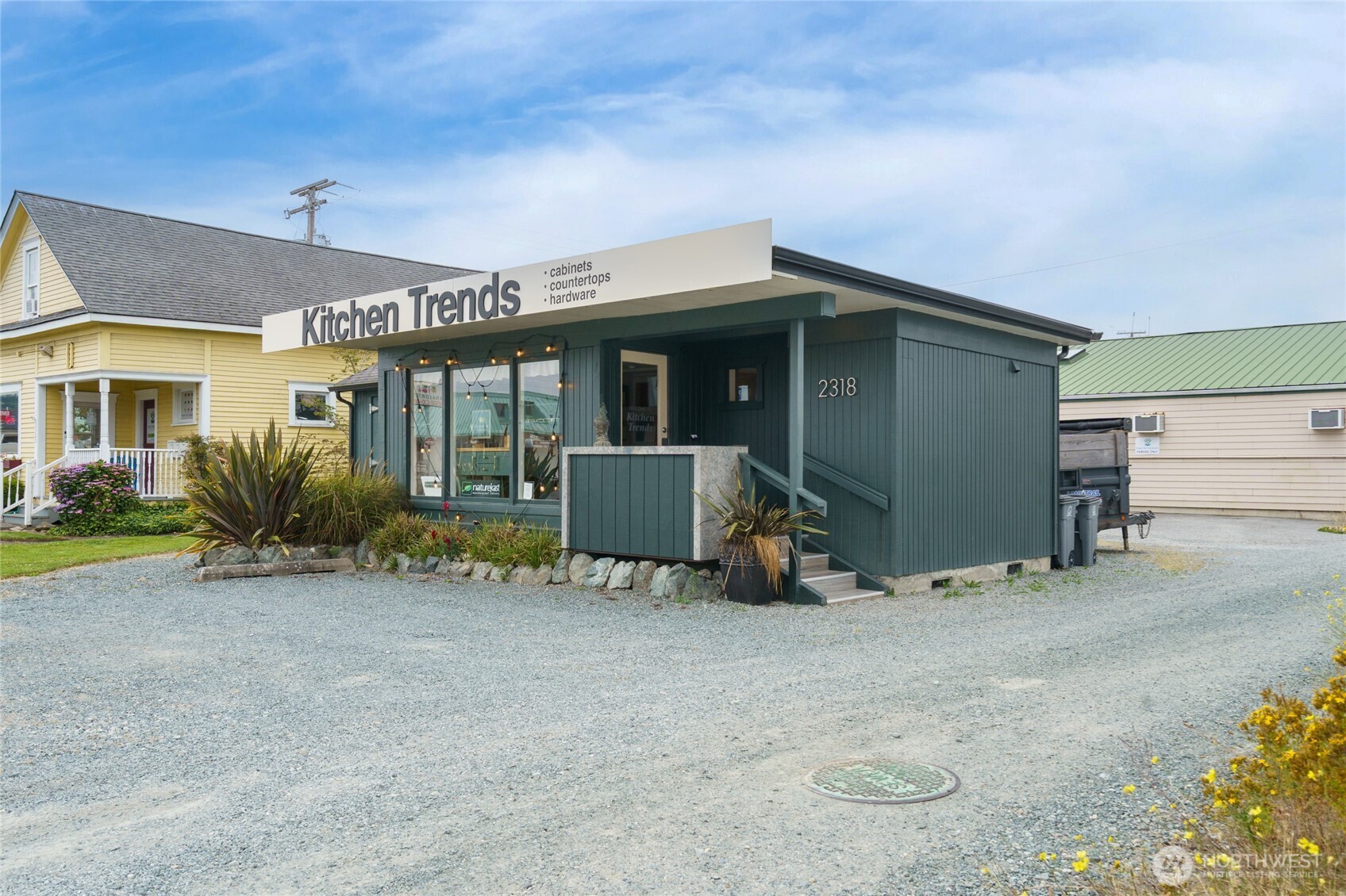 2320 Commercial Avenue