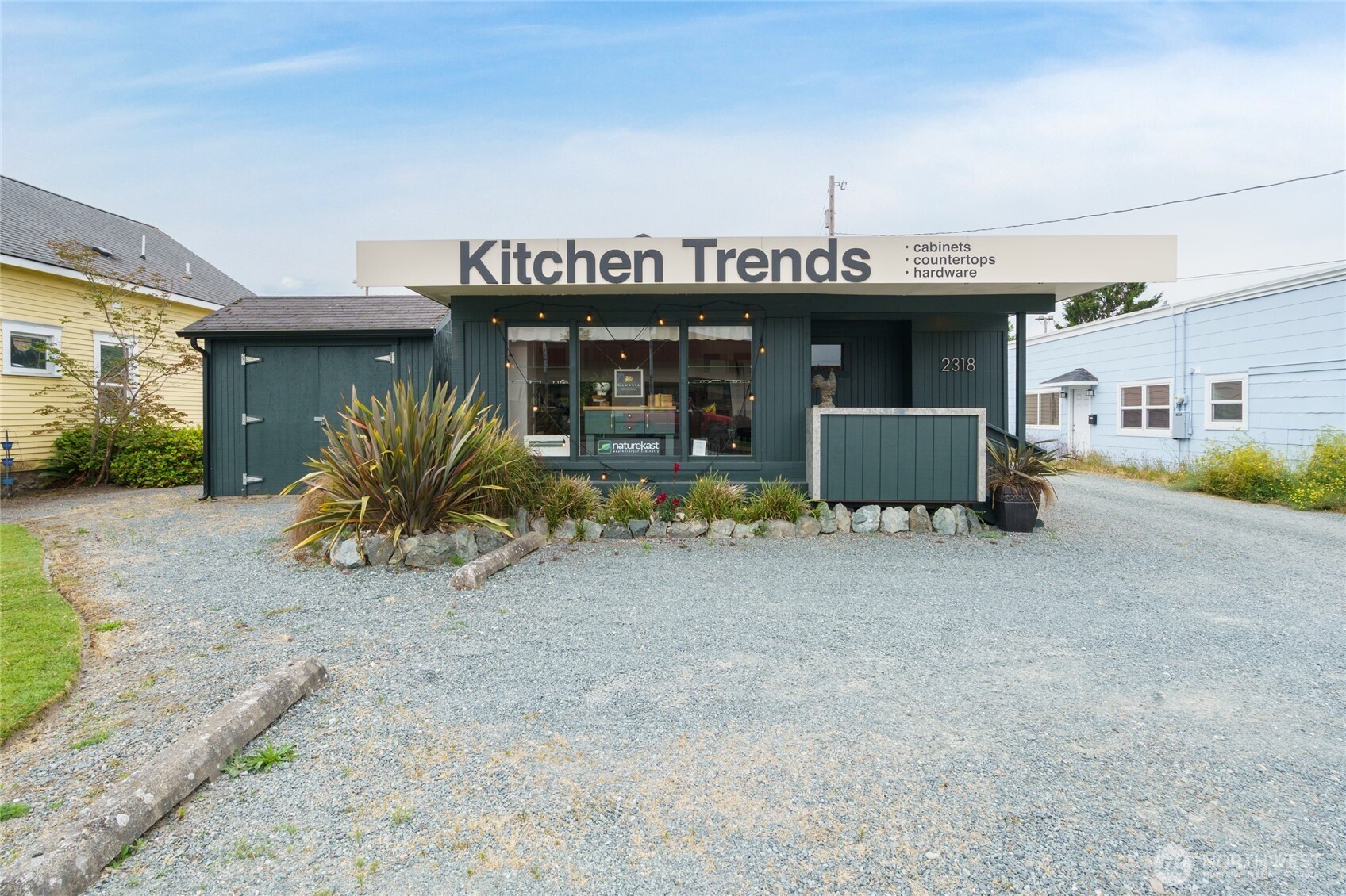 2320 Commercial Avenue