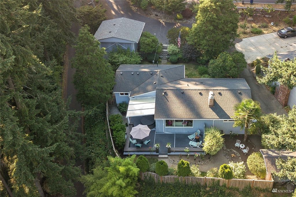 Photo of 16814 12th Place SW, Normandy Park, WA 98166 (MLS # 1988933)