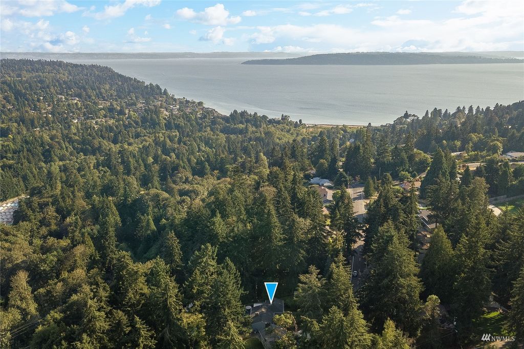 Photo of 16814 12th Place SW, Normandy Park, WA 98166 (MLS # 1988933)