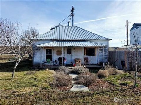 Photo of 2965 E Benge-Winona Road, Benge, WA 99105 (MLS # 2400869)