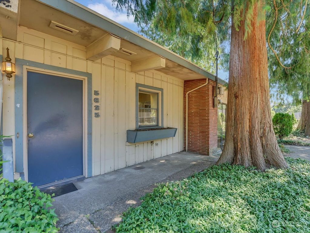 Photo of 5625 213th Street SW, Mountlake Terrace, WA 98043 (MLS # 2140416)