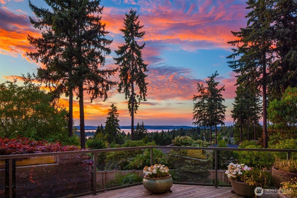 Photo of 9234 NE 25th Street, Clyde Hill, WA 98004 (MLS # 2376948)