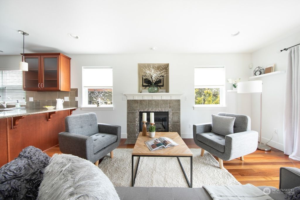 Photo of 1407 33rd Avenue #A, Seattle, WA 98122 (MLS # 2053943)