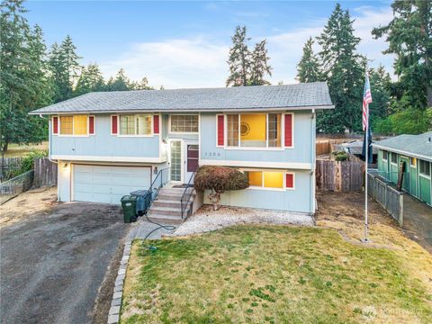 Photo of 1306 Sherwood Court E, Tacoma, WA 98445 (MLS # 2411890)