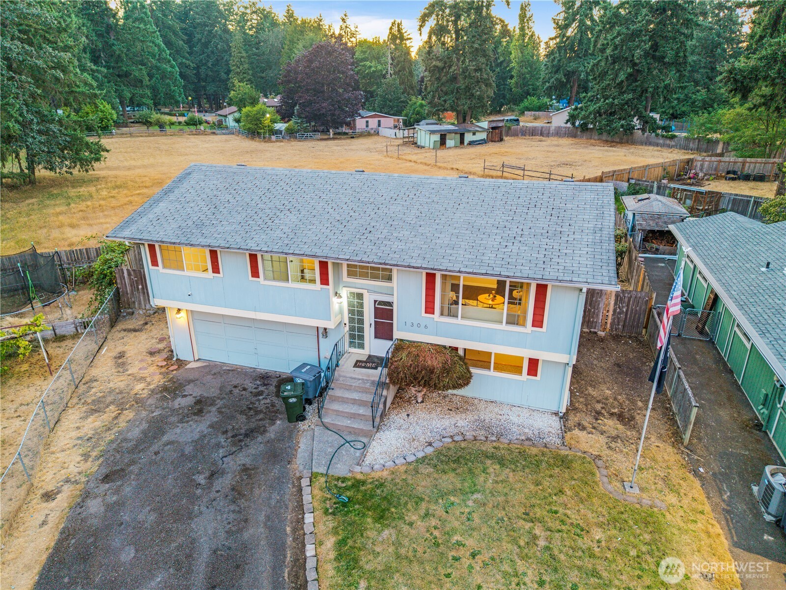 1306 Sherwood Court E