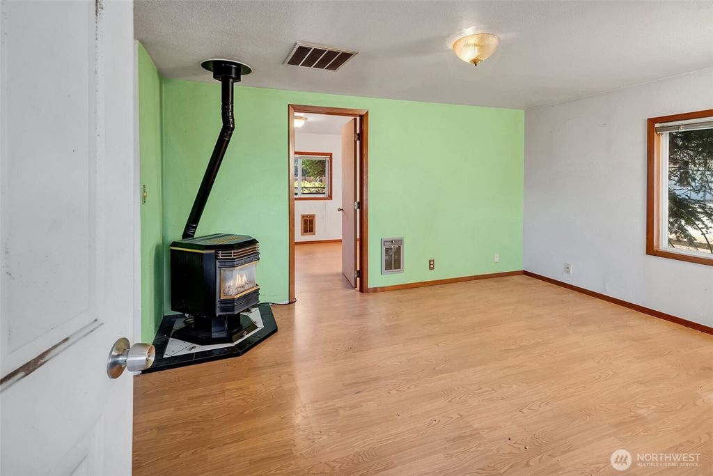 Photo of 3008 B Street SE, Auburn, WA 98002 (MLS # 2442516)