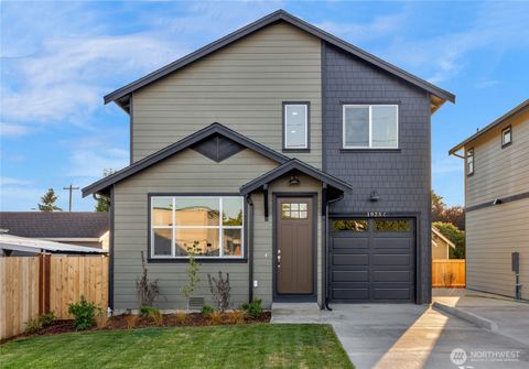 Photo of 1925 Lombard Avenue #C, Everett, WA 98201 (MLS # 2409779)