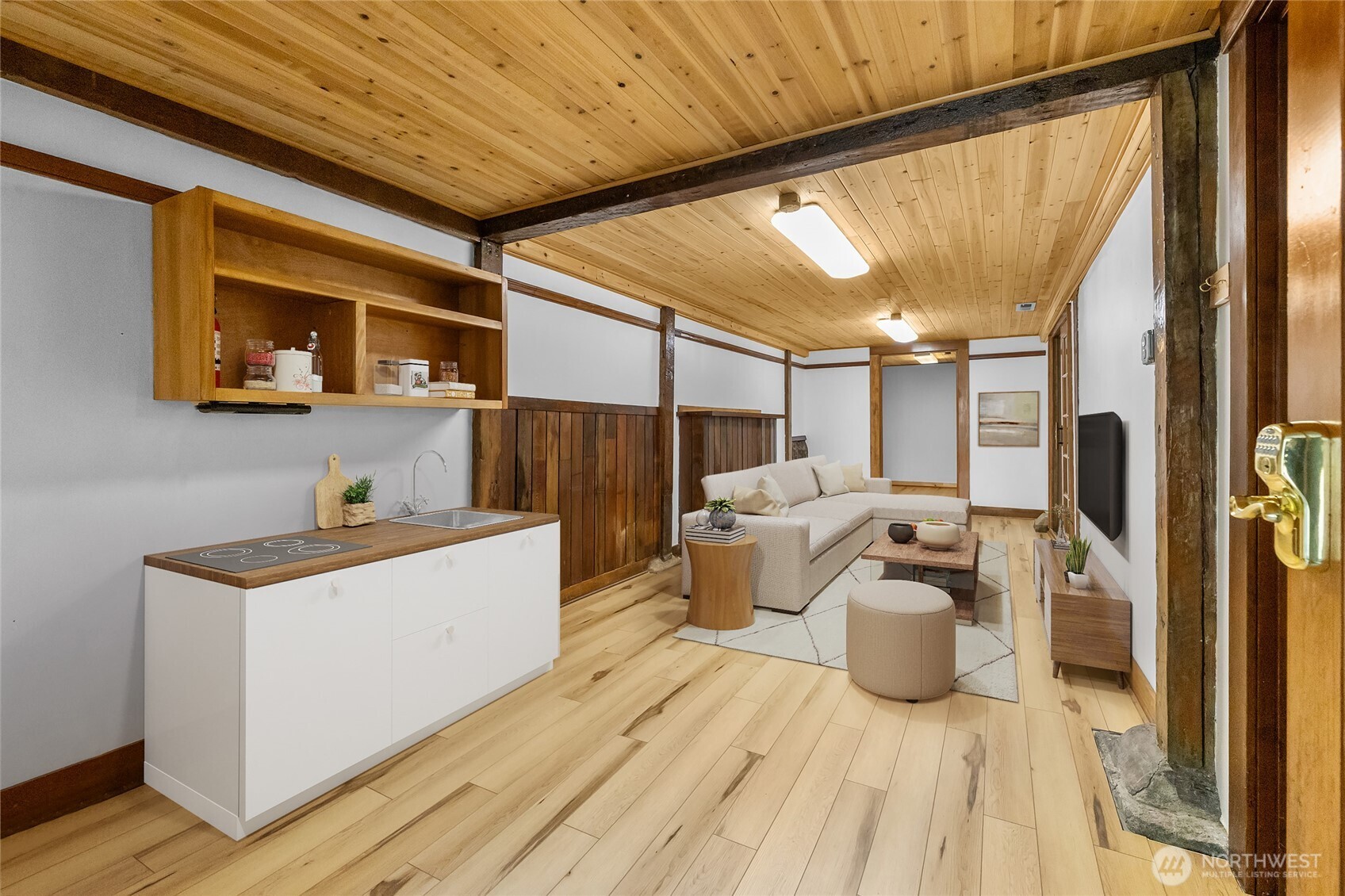 913 N Ainsworth Avenue