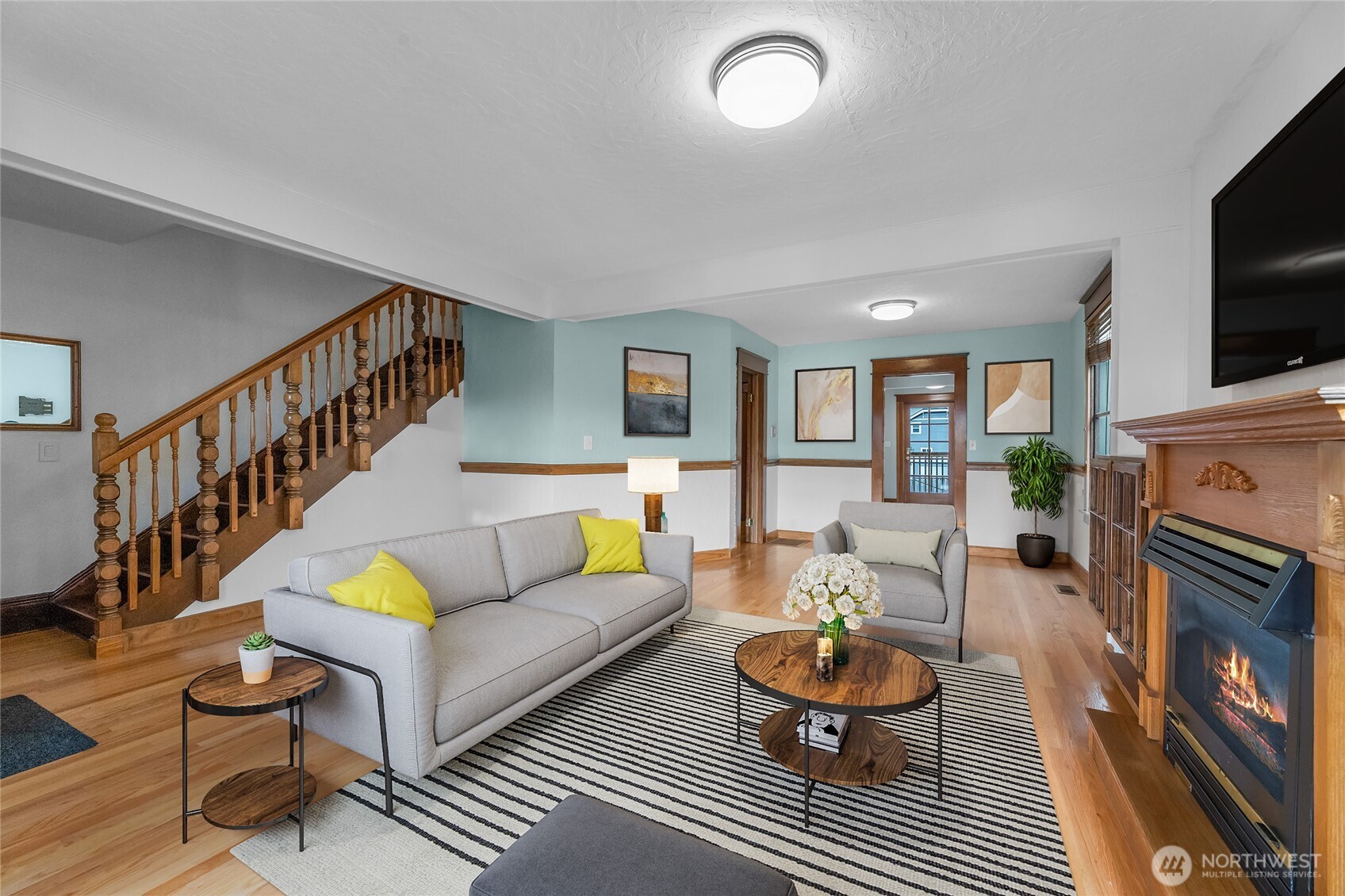 913 N Ainsworth Avenue