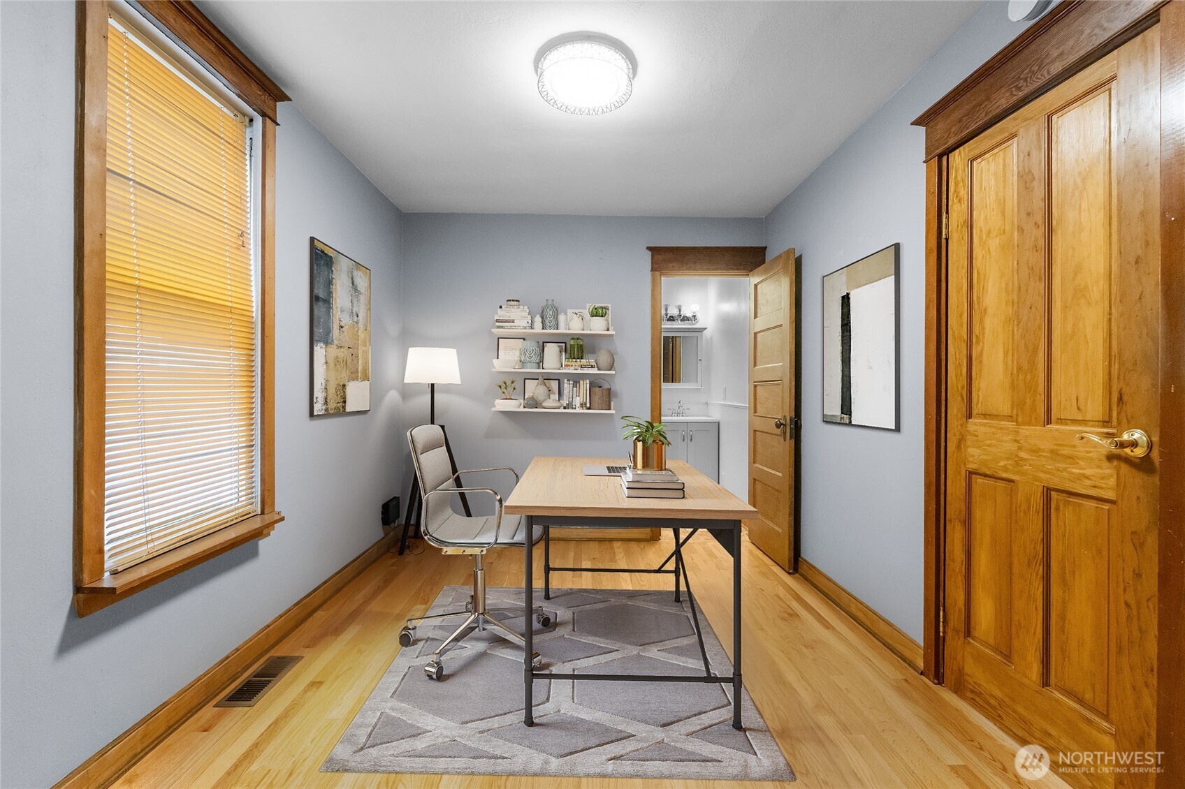 913 N Ainsworth Avenue