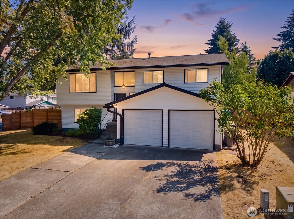 Photo of 4911 SW 324th Place, Federal Way, WA 98023 (MLS # 2571984)