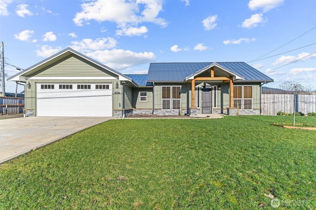 Photo of 111 1st E St, South Bend, WA 99586 (MLS # 2471231)