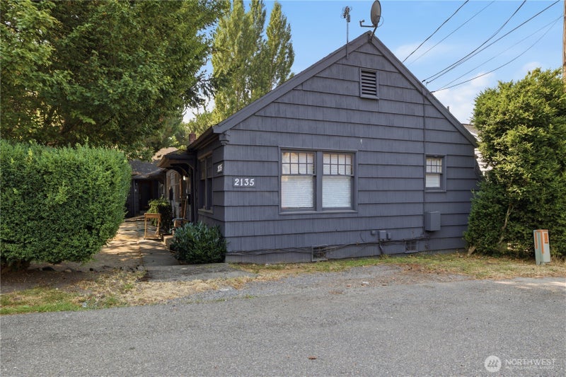 2135 4th Street