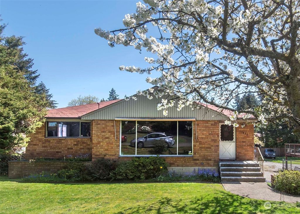 Photo of 13420 27th Avenue NE, Seattle, WA 98125 (MLS # 2064652)