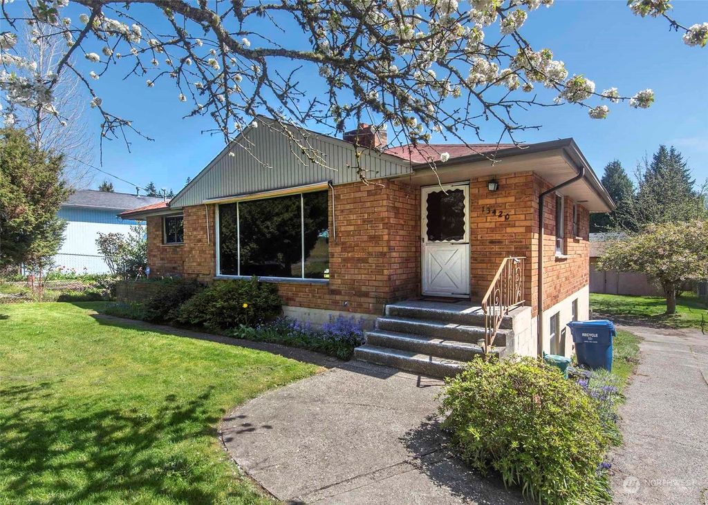 Photo of 13420 27th Avenue NE, Seattle, WA 98125 (MLS # 2064652)
