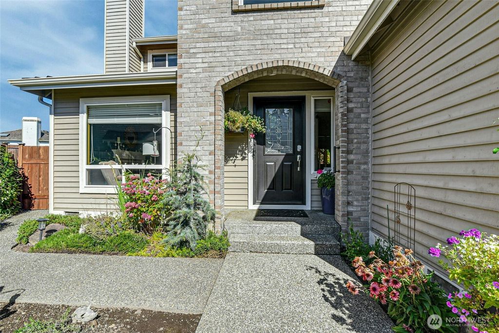 Photo of 5104 NE 18th Court, Renton, WA 98059 (MLS # 2342394)