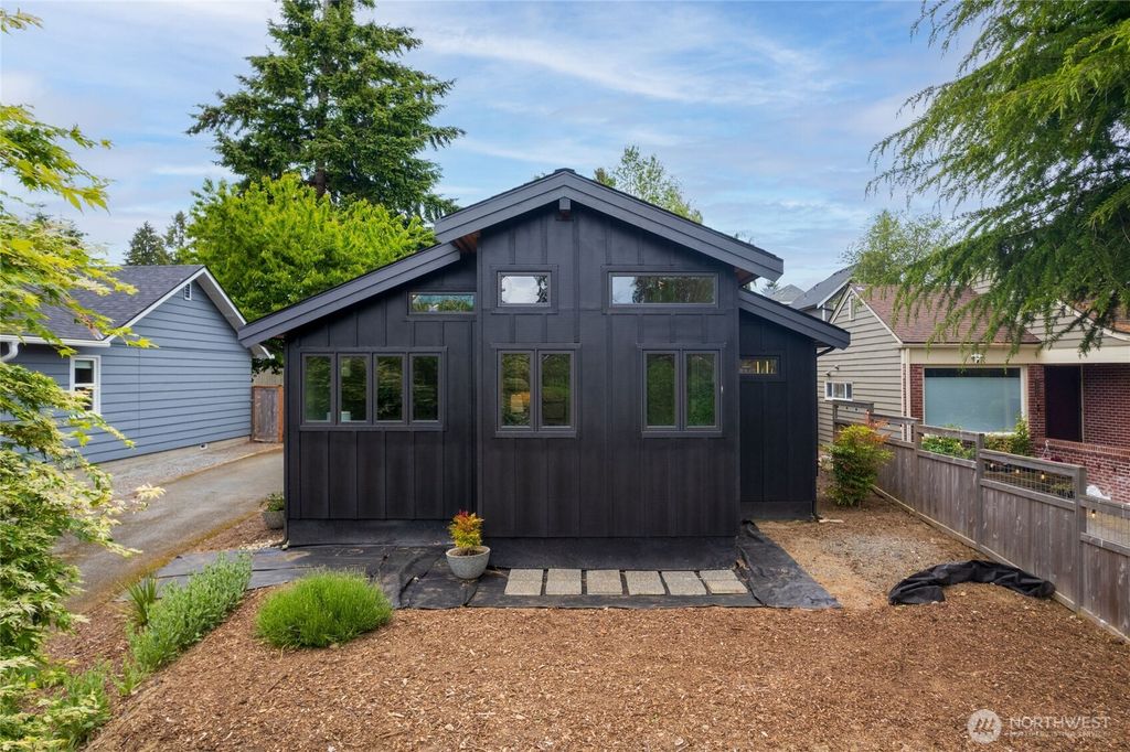 Photo of 3550 SW 110th Street, Seattle, WA 98146 (MLS # 2374951)