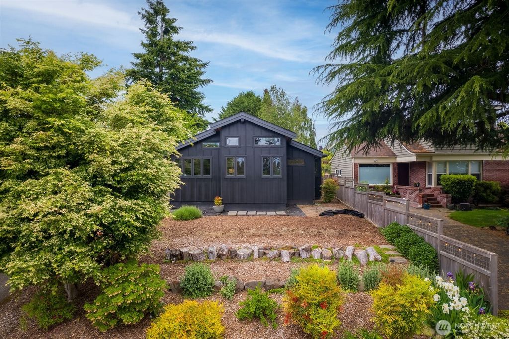 Photo of 3550 SW 110th Street, Seattle, WA 98146 (MLS # 2374951)