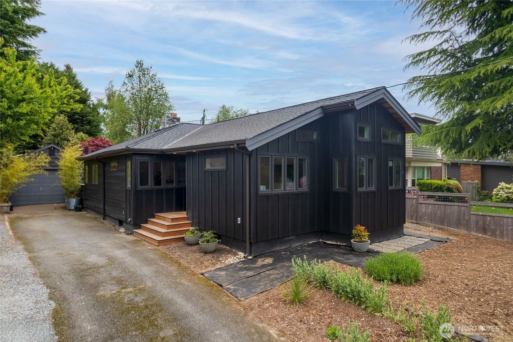 Photo of 3550 SW 110th Street, Seattle, WA 98146 (MLS # 2374951)