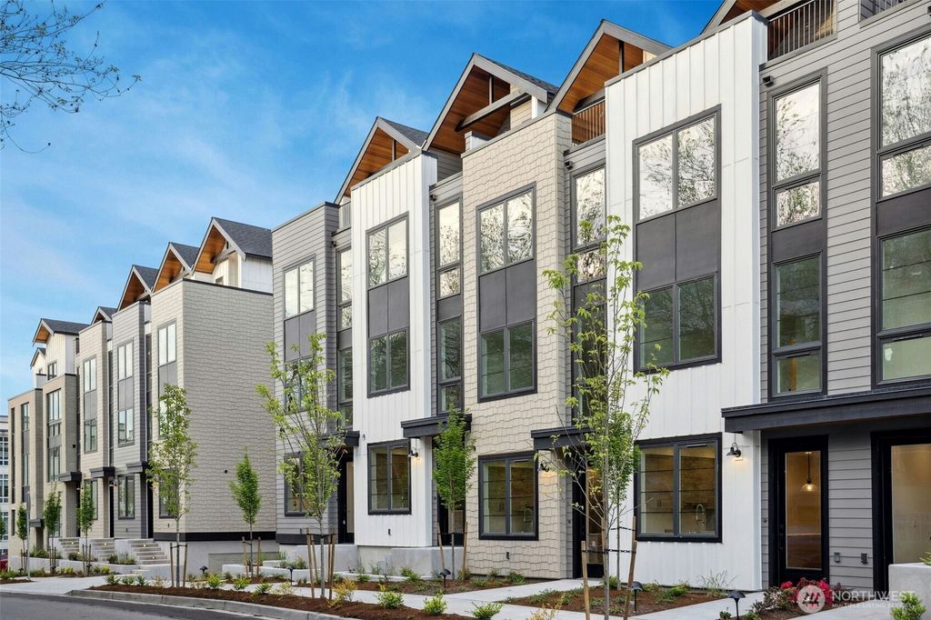 Photo of 112 F 2nd Street S, Kirkland, WA 98033 (MLS # 2461544)