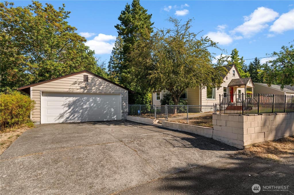 Photo of 2604 NE Denny Road, Bremerton, WA 98310 (MLS # 2574716)