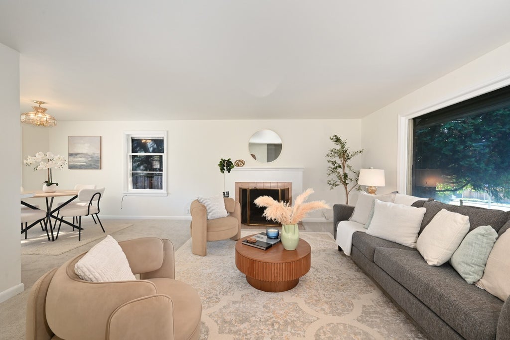 Photo of 6502 27th Avenue NE, Seattle, WA 98115 (MLS # 2596117)
