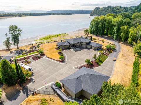 Photo of 266 Columbia Point Rd, Longview, WA 98632 (MLS # 2326457)