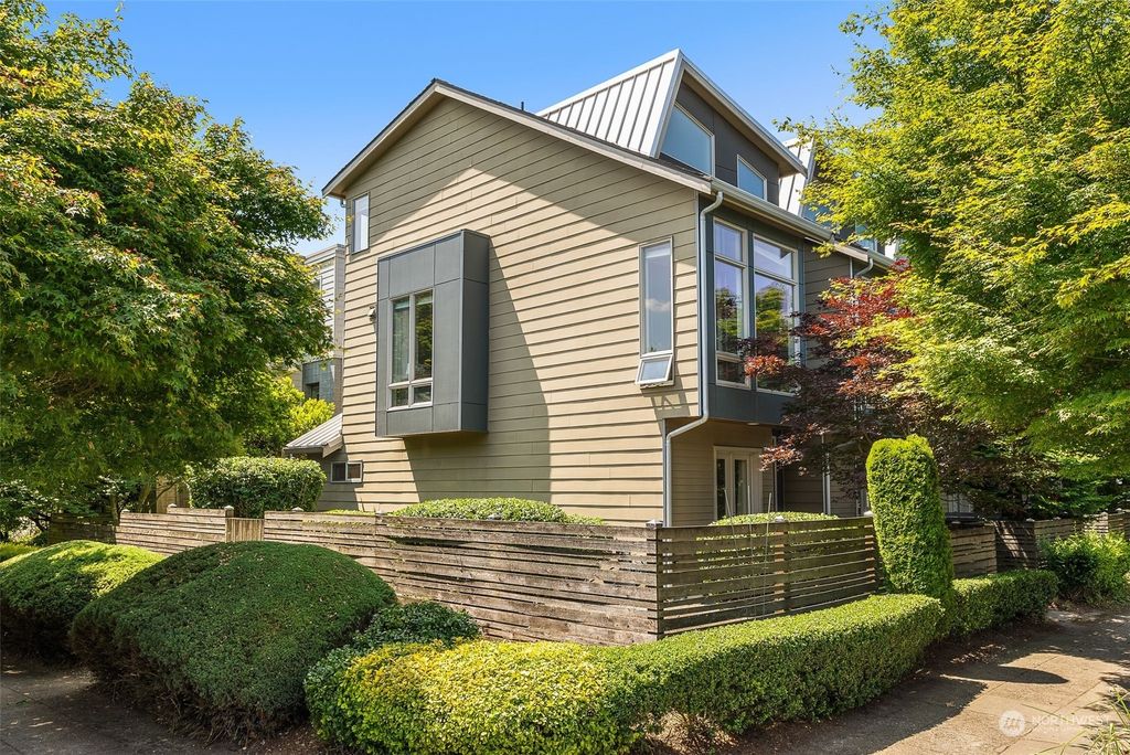 Photo of 723 N 42nd Street, Seattle, WA 98103 (MLS # 2075198)