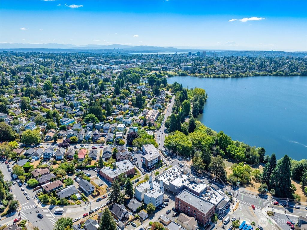 Photo of 7919 Wallingford Avenue N, Seattle, WA 98103 (MLS # 2457314)