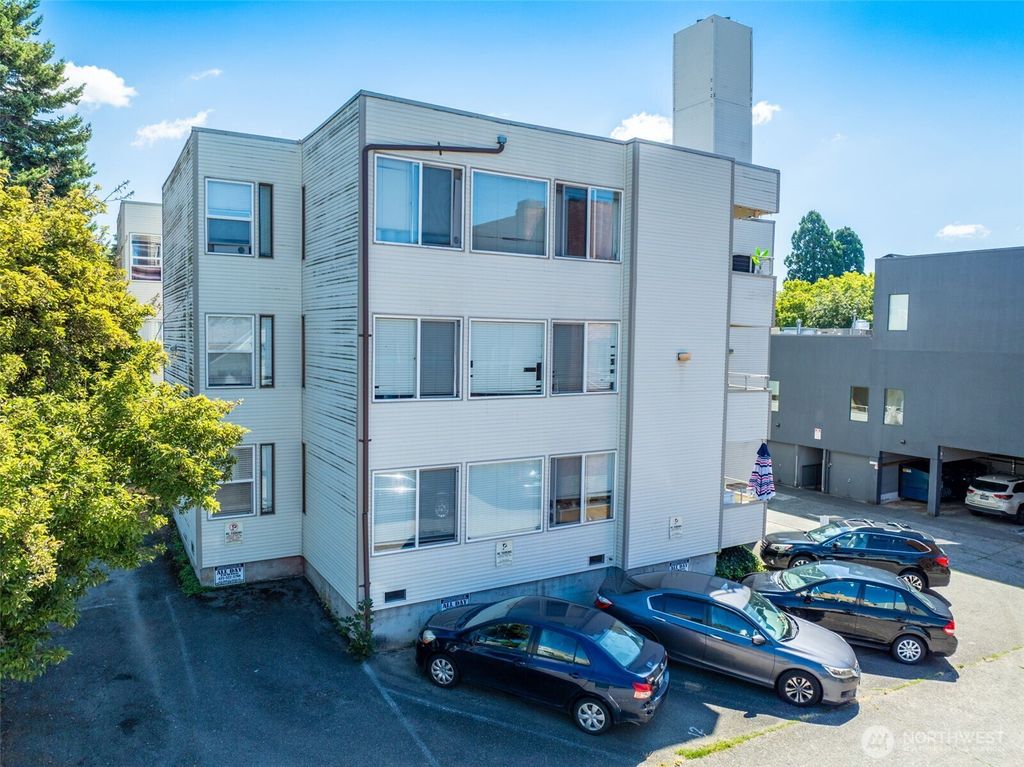 Photo of 7919 Wallingford Avenue N, Seattle, WA 98103 (MLS # 2457314)