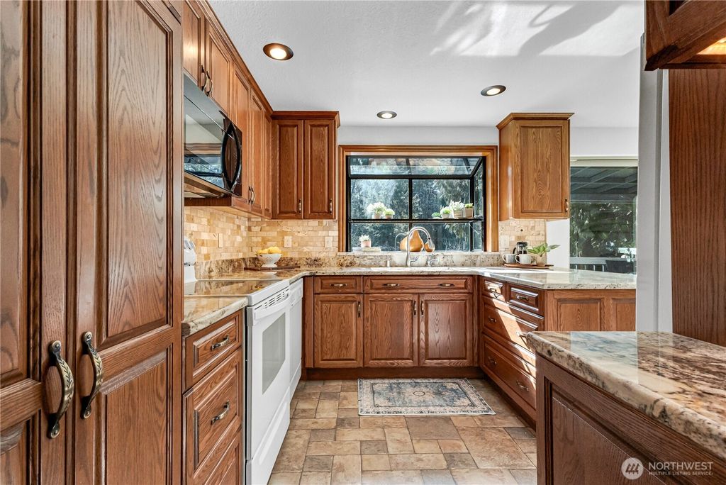 Photo of 12230 215th Place SE, Snohomish, WA 98296 (MLS # 2308085)