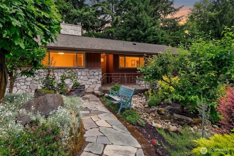 Photo of 1108 NE 106th Street, Seattle, WA 98125 (MLS # 2535956)