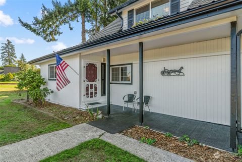 A home in Cathlamet