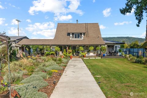 A home in Cathlamet