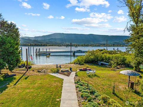 A home in Cathlamet