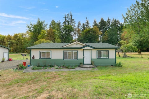 Photo of 208 W Orchard Street St, Oakville, WA 98568 (MLS # 2573431)