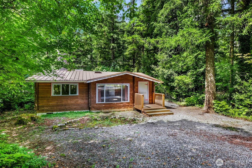 Photo of 6105 Poppy court CT, Maple Falls, WA 98266 (MLS # 2568031)