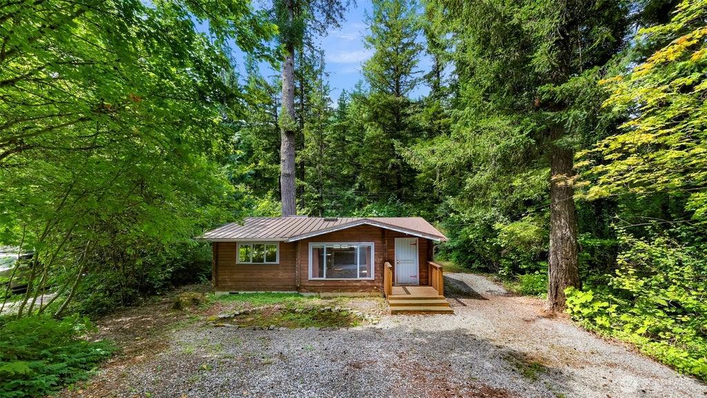 Photo of 6105 Poppy court CT, Maple Falls, WA 98266 (MLS # 2568031)