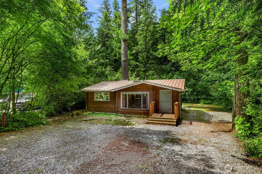 Photo of 6105 Poppy court CT, Maple Falls, WA 98266 (MLS # 2568031)