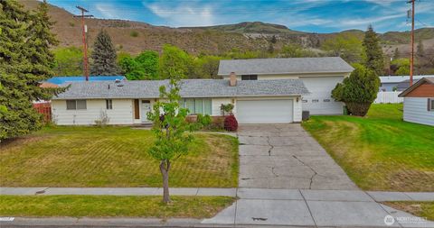 Photo of 1113 River Drive, Coulee Dam, WA 99116 (MLS # 2517169)