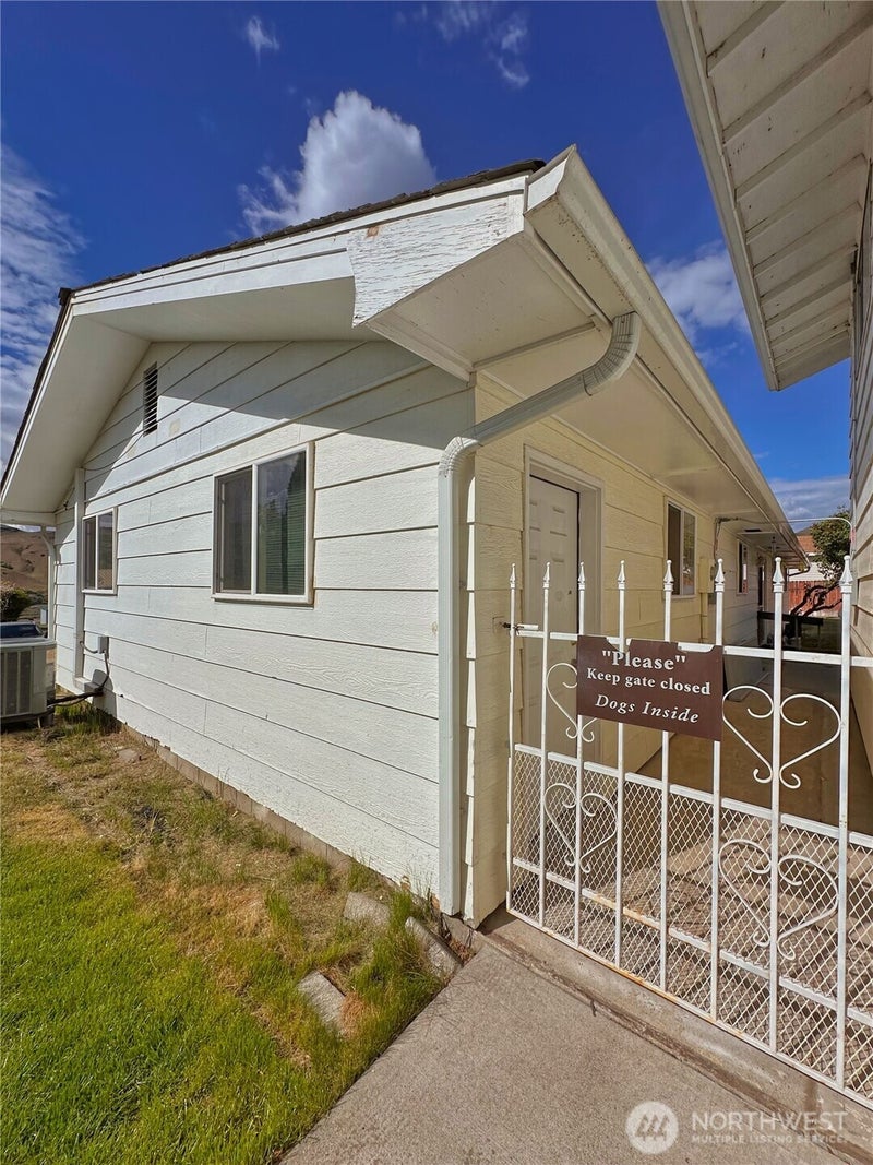 1113 River Drive