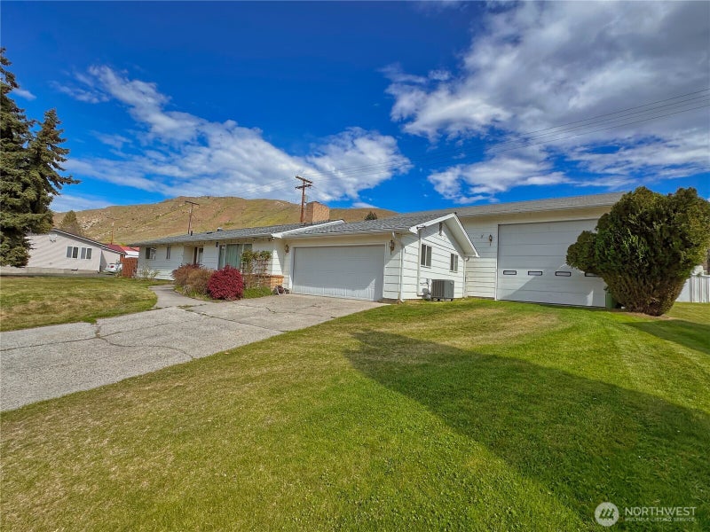 1113 River Drive
