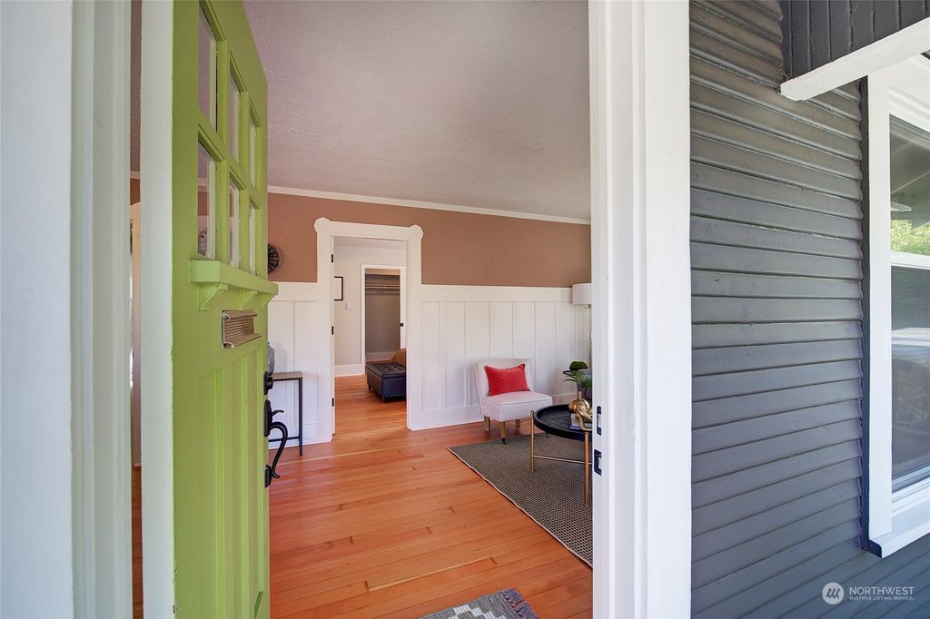 Photo of 4009 SW Hanford Street, Seattle, WA 98116 (MLS # 2205016)