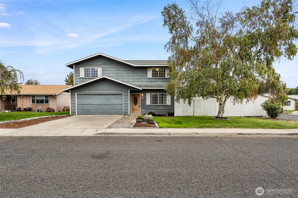 Photo of 1711 S 66th Avenue, Yakima, WA 98908 (MLS # 2580389)