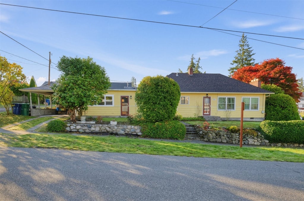 Photo of 304 E Highland Avenue, Mount Vernon, WA 98273 (MLS # 2597753)